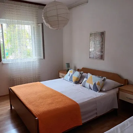 Mira - Affordable & Comfortable * Supetar